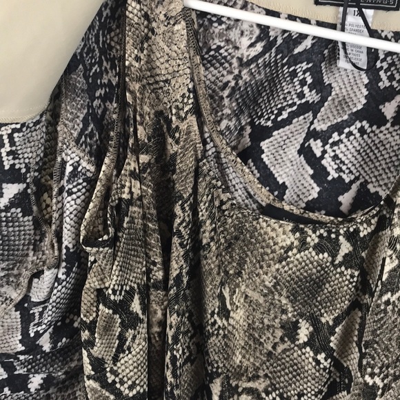 Snake print jacket and tank top 1x - Picture 3 of 6